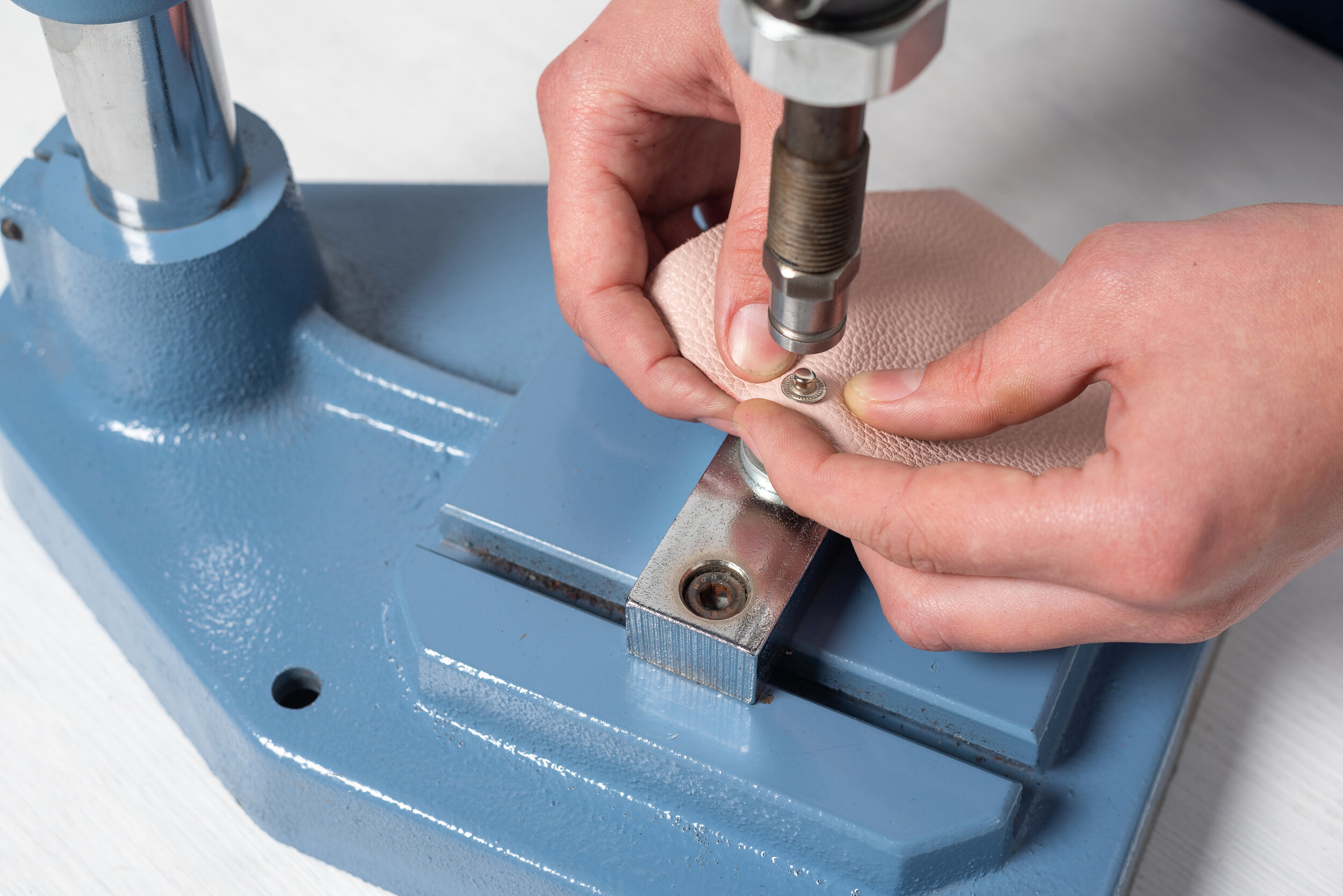 Computerized Industrial Button Hole Machine